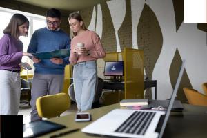 Reklama firmy informatycznej – skuteczny marketing IT i pozyskiwanie klientów B2B