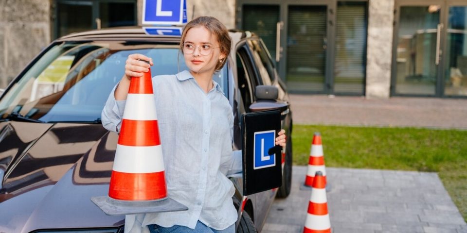 Jak reklamować szkołę jazdy w internecie - poradnik